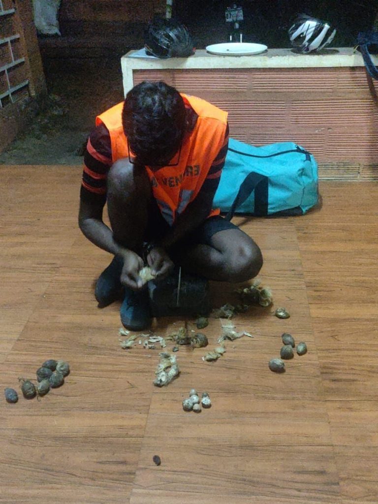 Helping your wife at home will have multiple advantages! 😋